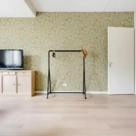 Very Convenient Near Center La Haye