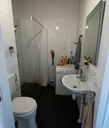 Very Convenient Studio Near City Center Apartment *