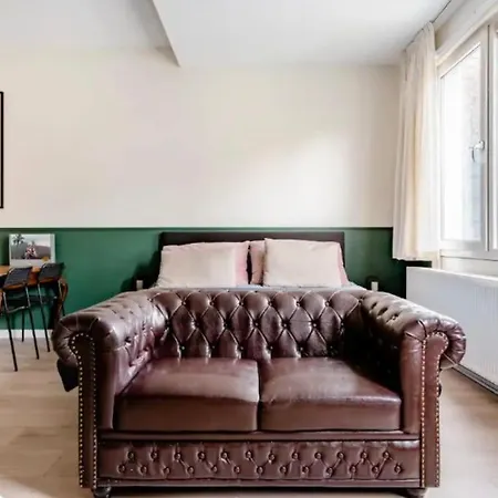Apartment Very Convenient Studio Near City Center